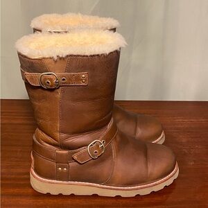 UGG Australia Leather Noira Boots Chestnut Brown Sheepskin lining Women’s 7